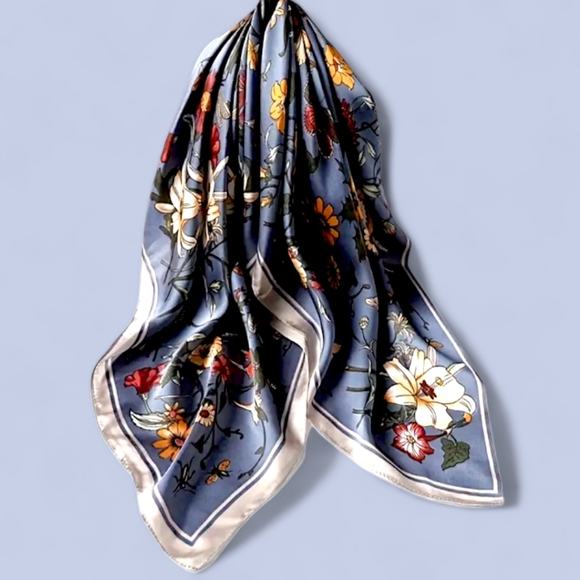 🌼🌲🎁NWOT Beautiful, Silky, Floral Square Scarf. Great Gift! - Picture 2 of 5